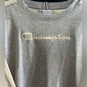 Champion crew neck size small